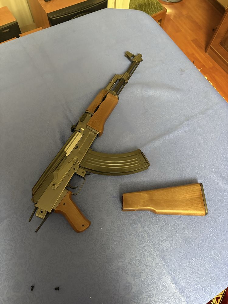 Игрушечный Автомат Aк-47 стреляет из пуль 6мм в хорошем состояний