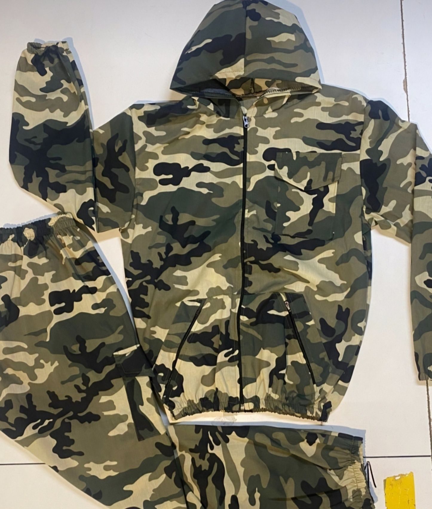 Лёгкий костюм для активного отдыха