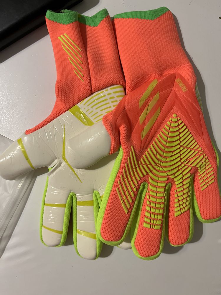 Перчатки adidas predator