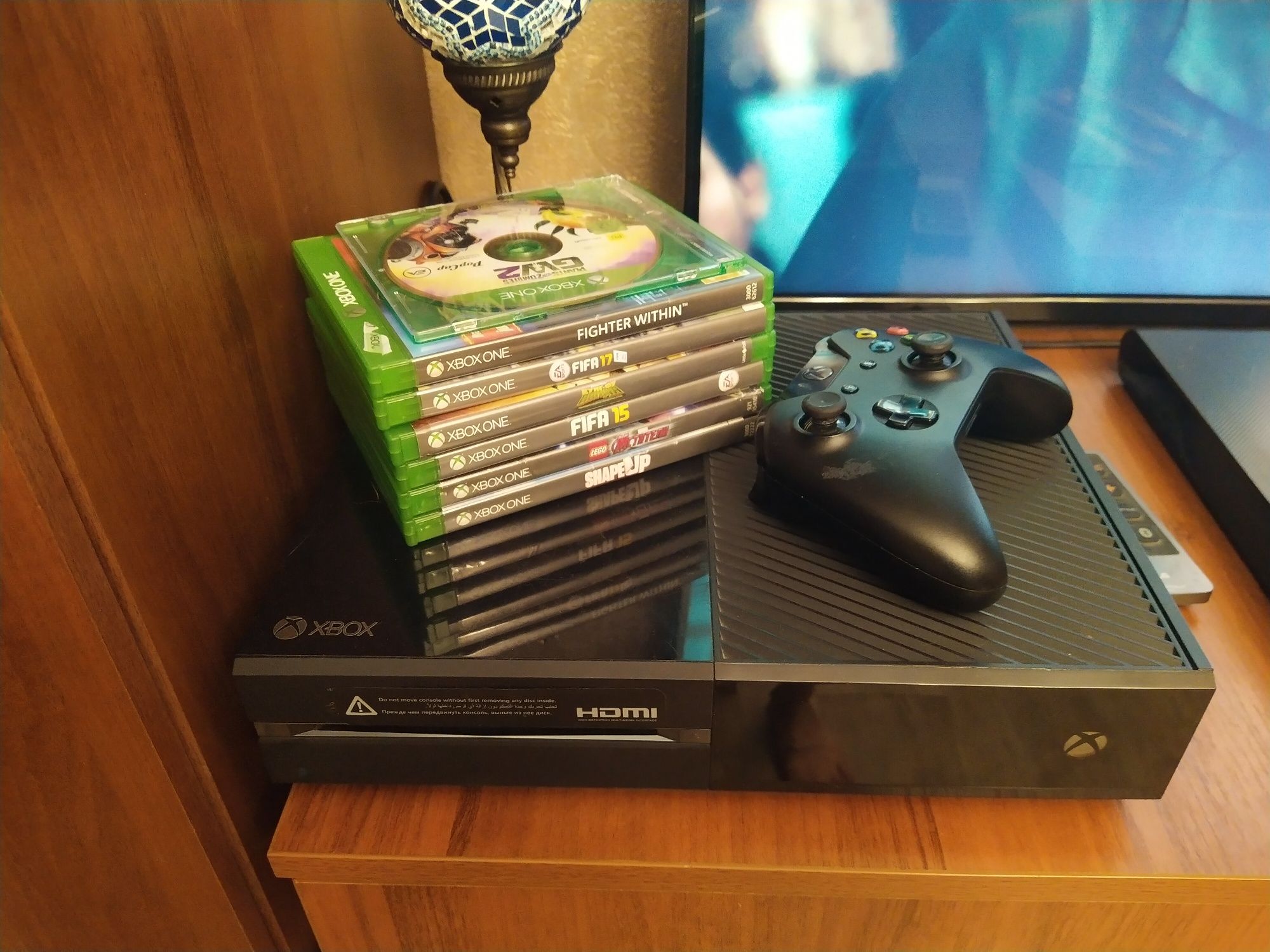 Xbox one +7 игр в отличном состоянии