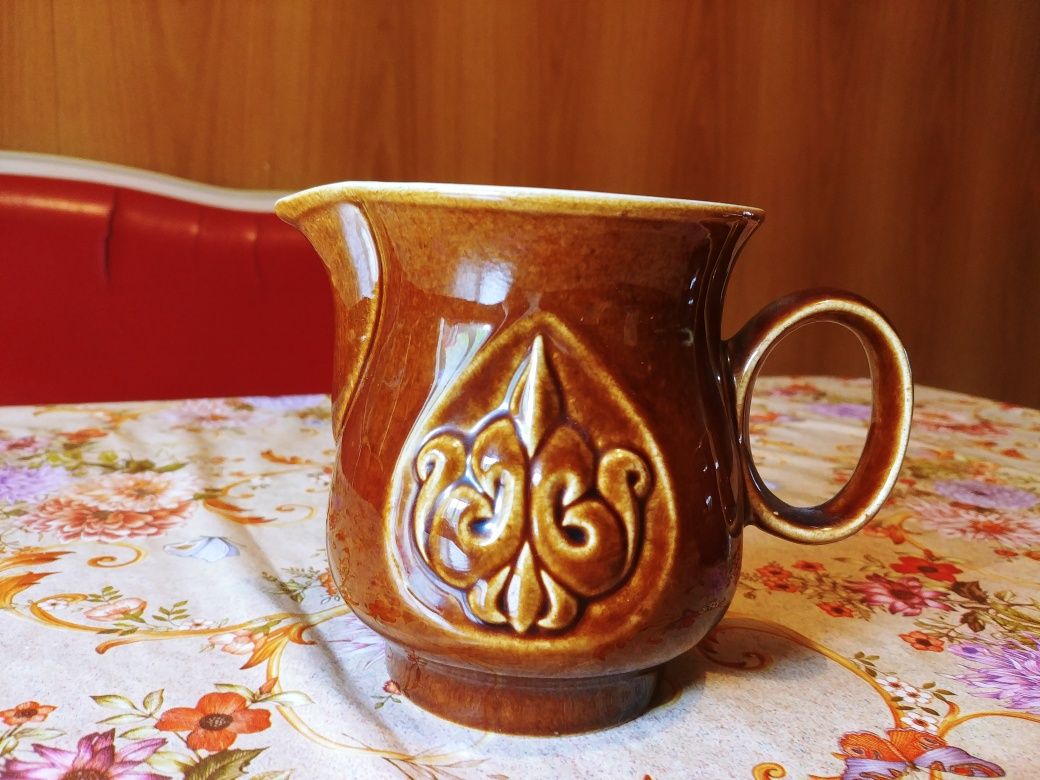 Продаю 2 керамических молочника