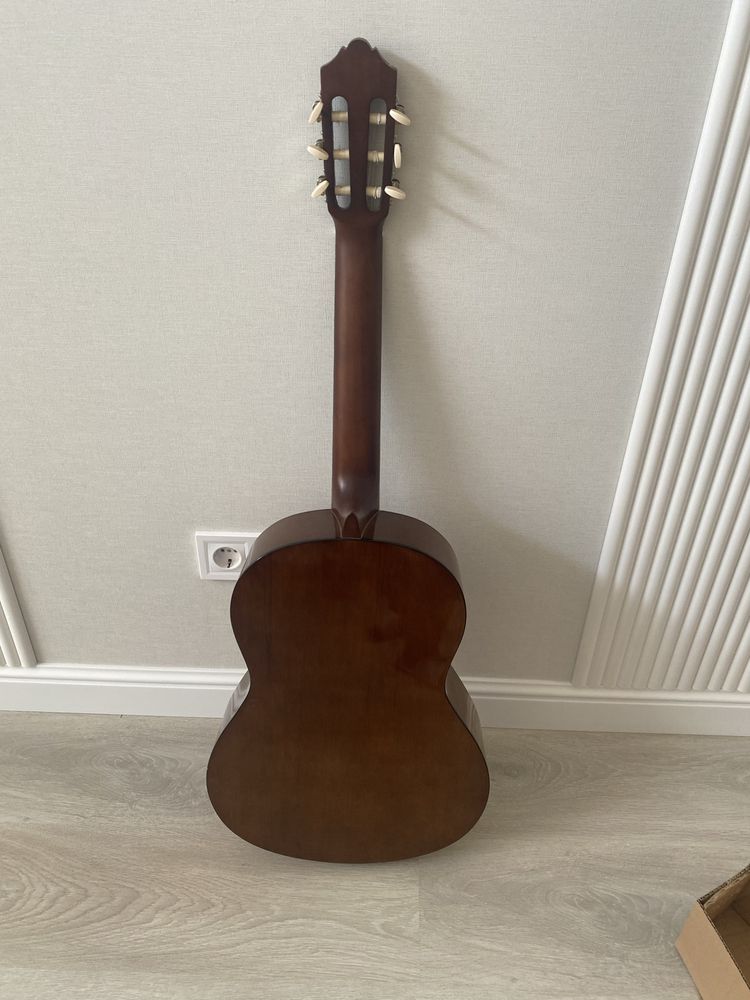 Продам гитару Yamaxa c40