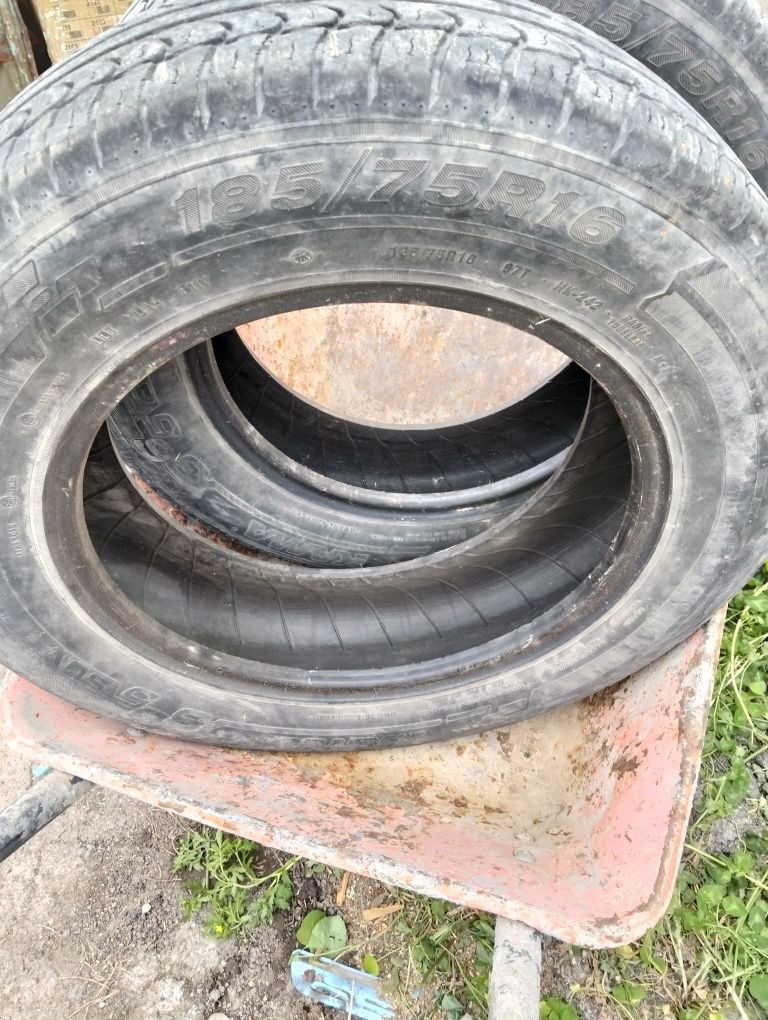Покрышки 2шт стояли на ниве размер .16 на газель тоже пойдут
