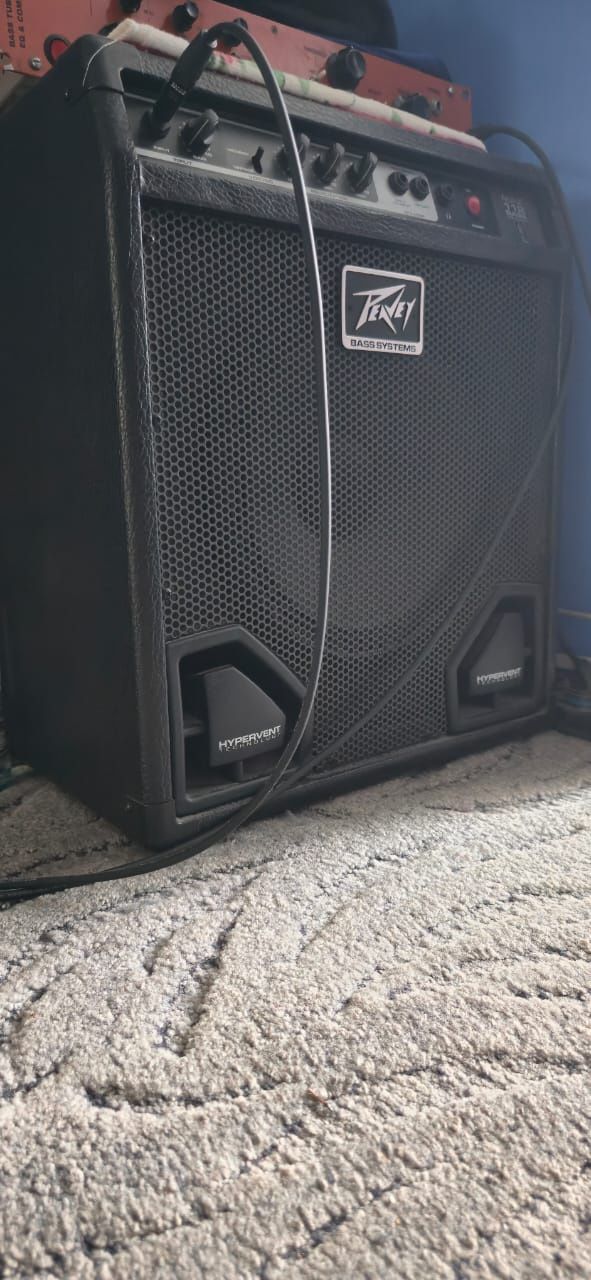 Басовый комбик Peavey