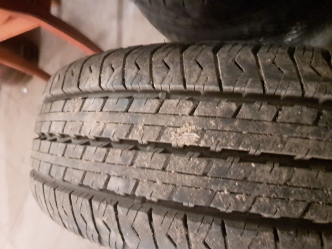 Продам 2 почти новые шины 225/70/R15C