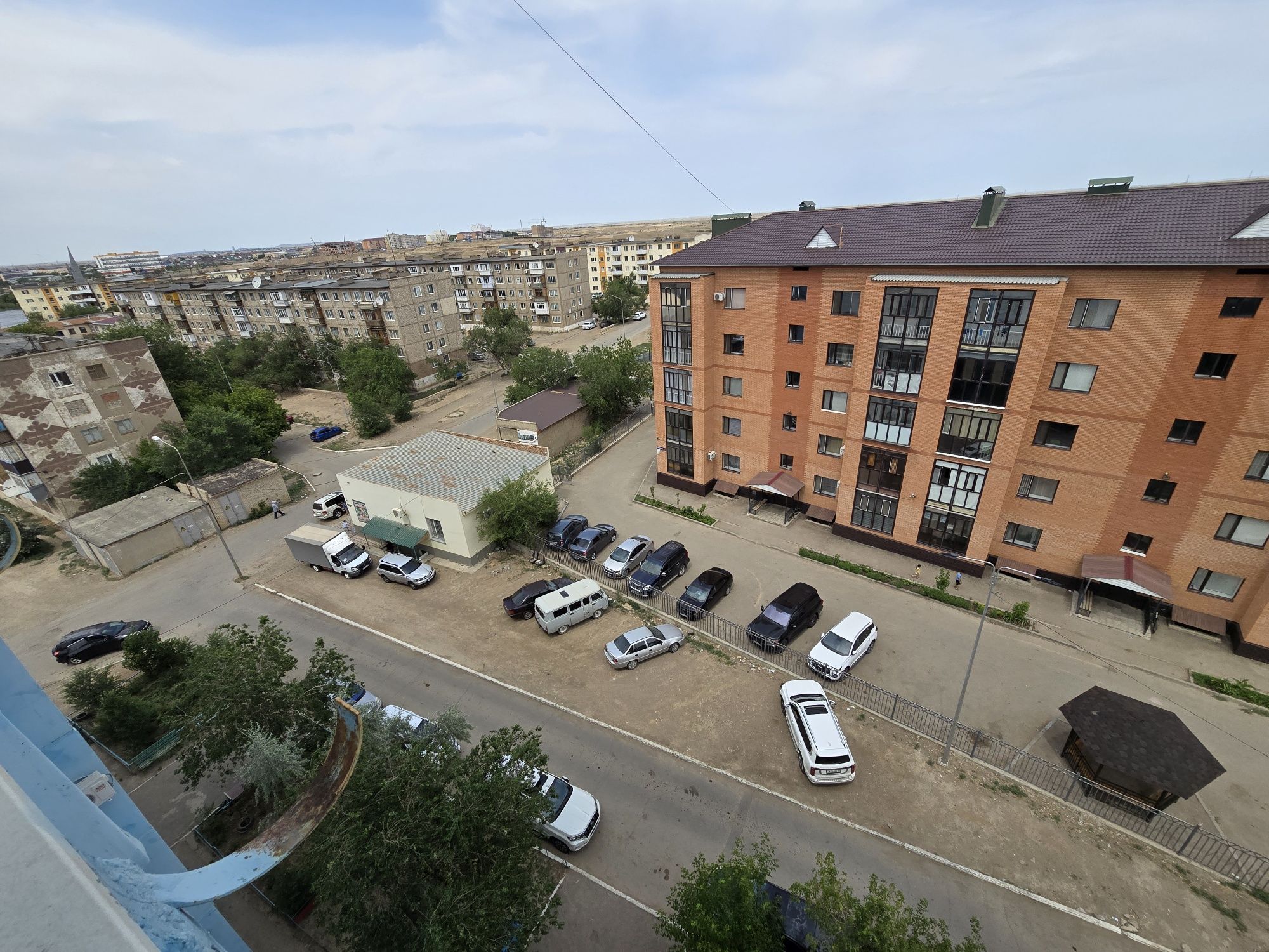 Продаётся 4-х комнатная квартира в ленинградском доме