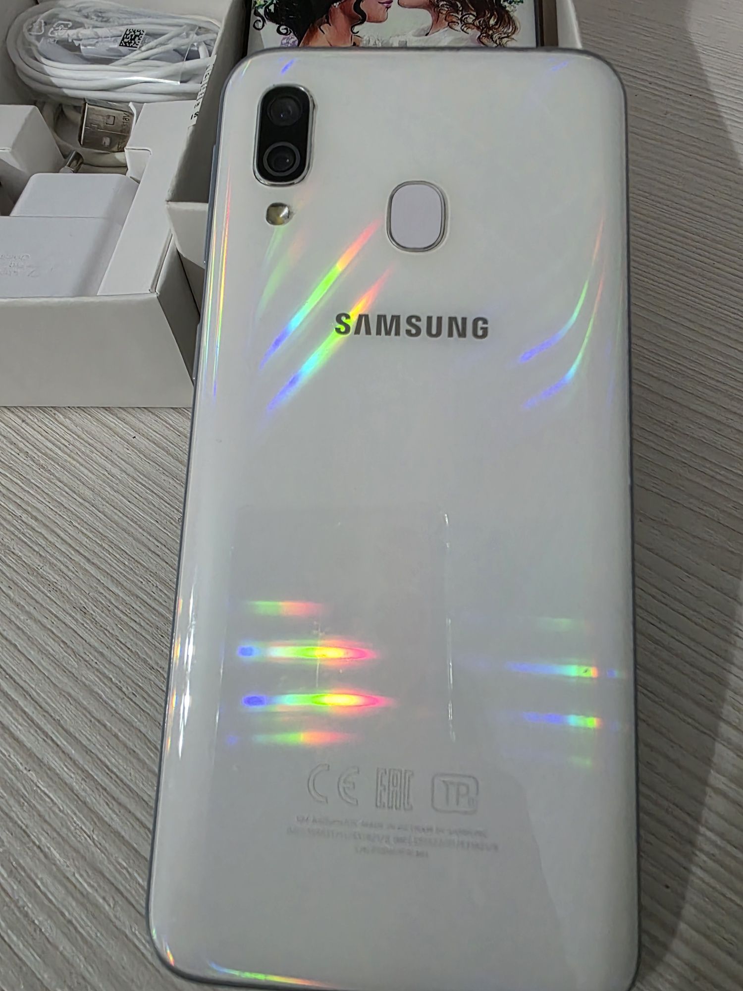 Продам Samsung A40
