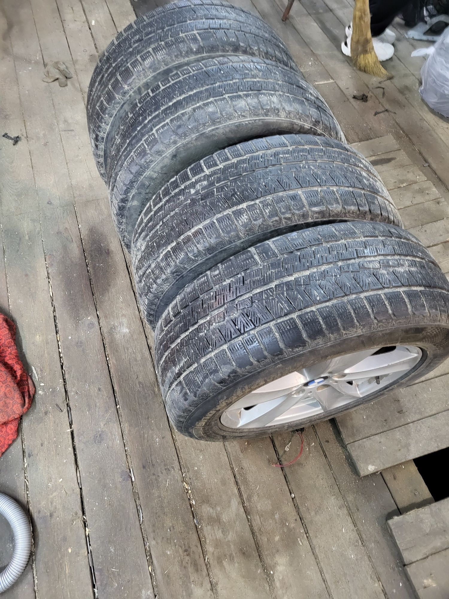 Продам диски с резиной стояли на BMW X5 E70 255/55/18