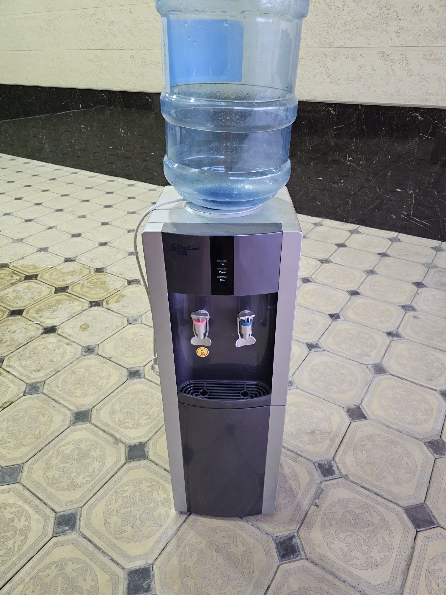 Кулер для воды офисный