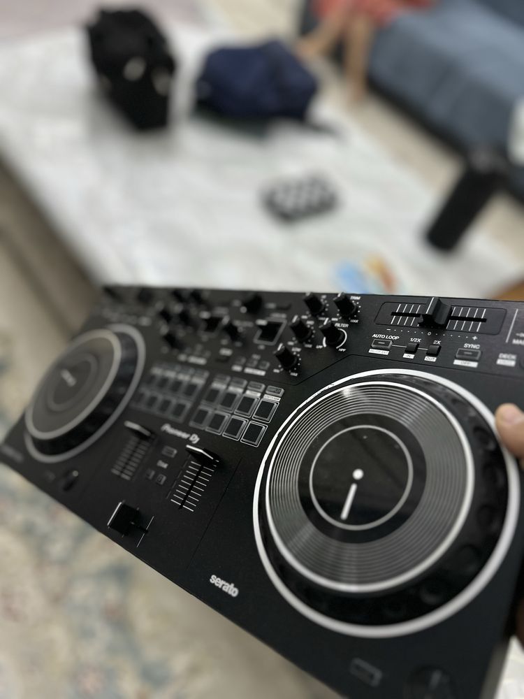 Контроллер DDJ RV1