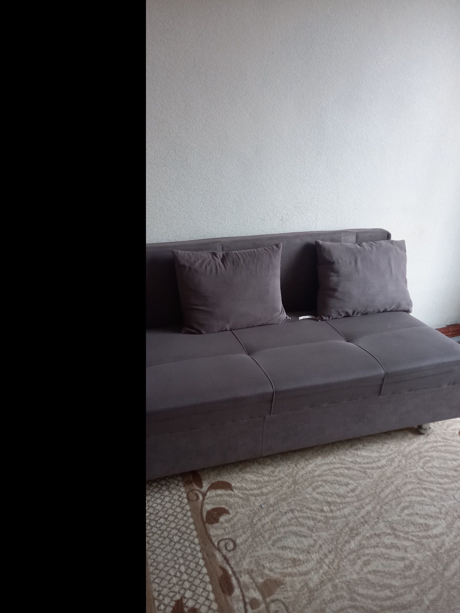Диван в связи с переездом продаю