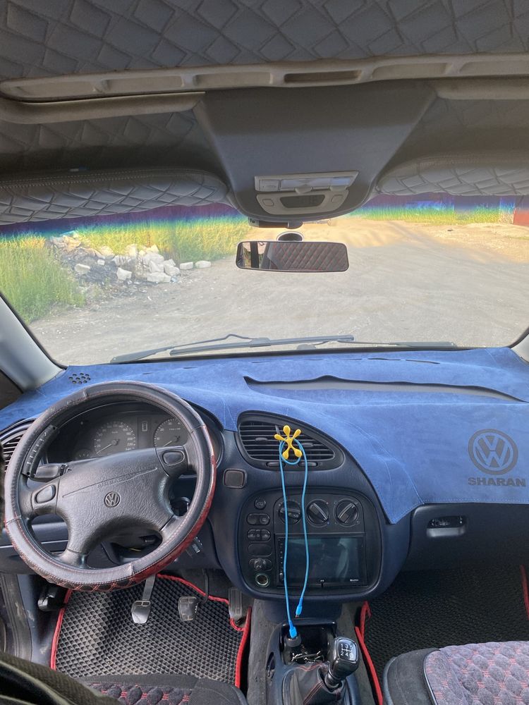 Volkswagen Sharan в хоршем состоянии