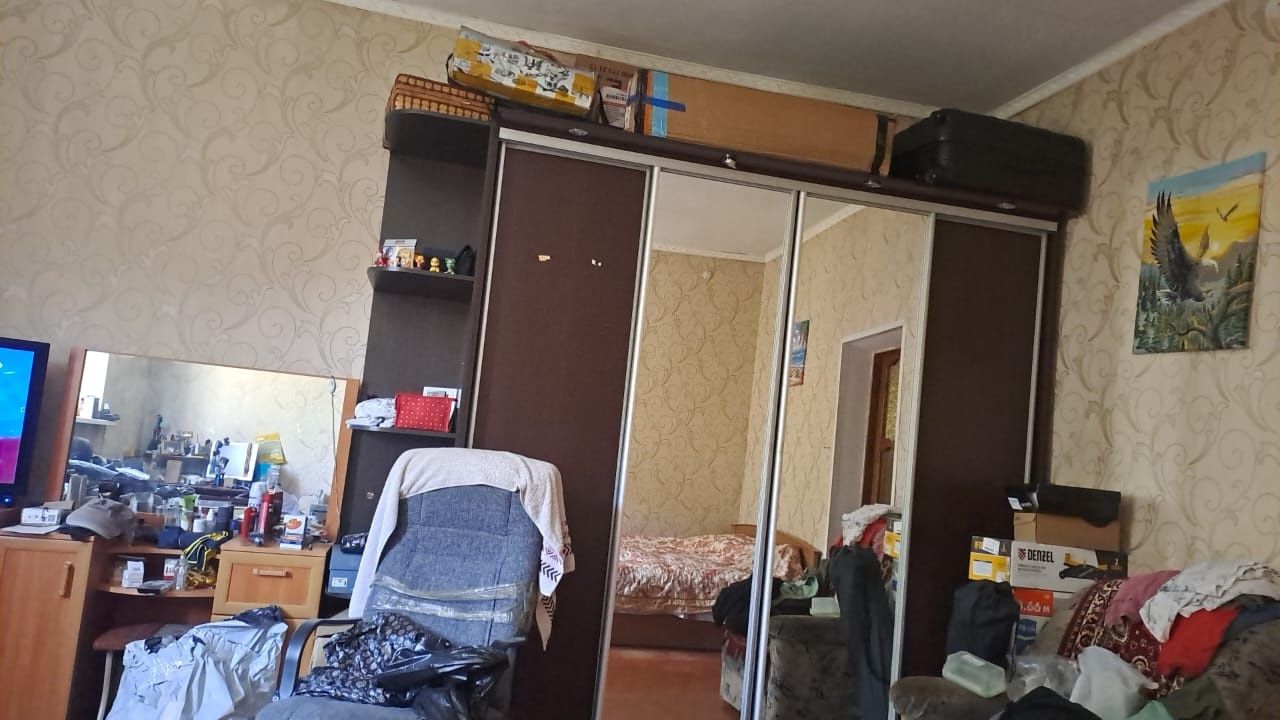 Мебель кровать и шкаф