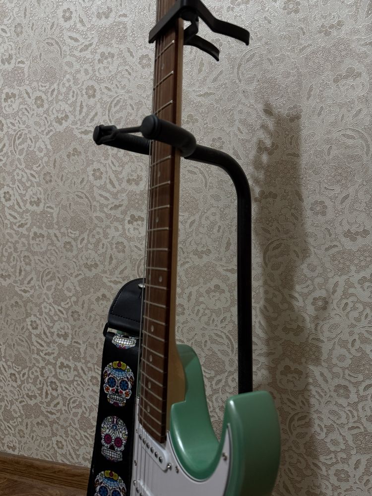 Продаю электрогитара Ibanez GRX 40 + комбоусилитель +все нужные вещи