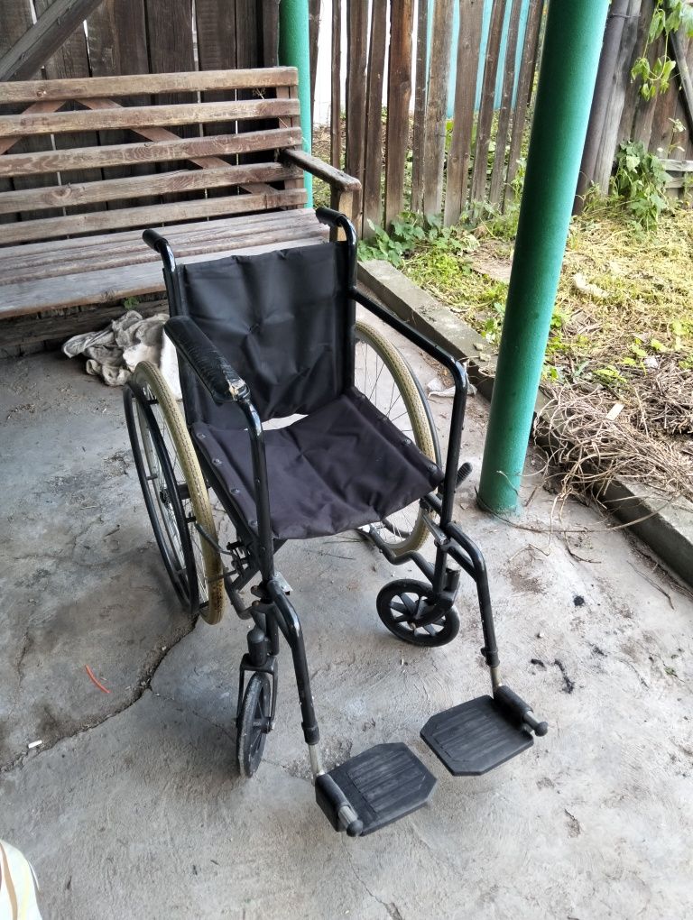Продам инвалидную коляску и ходунки