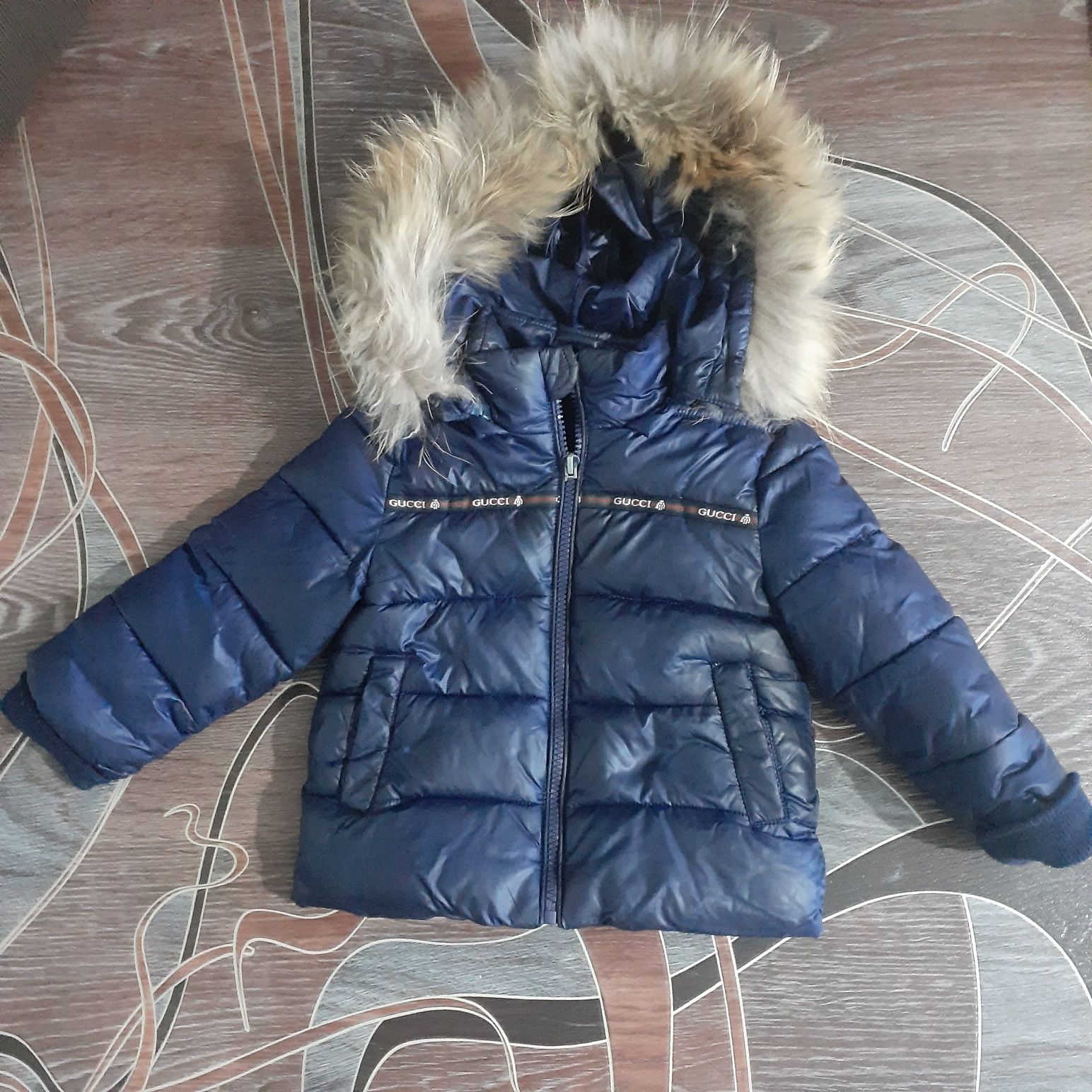 Продам СРОЧНО зимний комбинезон и осеннюю куртку