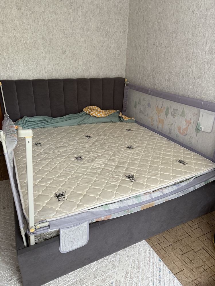 Продам двуспальную кровать