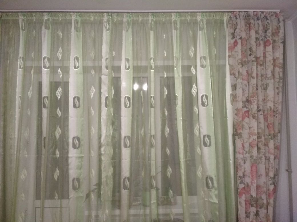 Тюль. На окна светло зелёные.