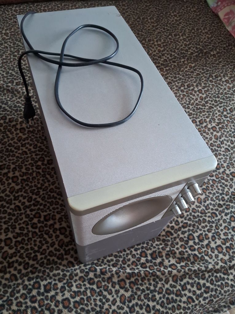 Сабвуфер microlab x3 (читайте описание)