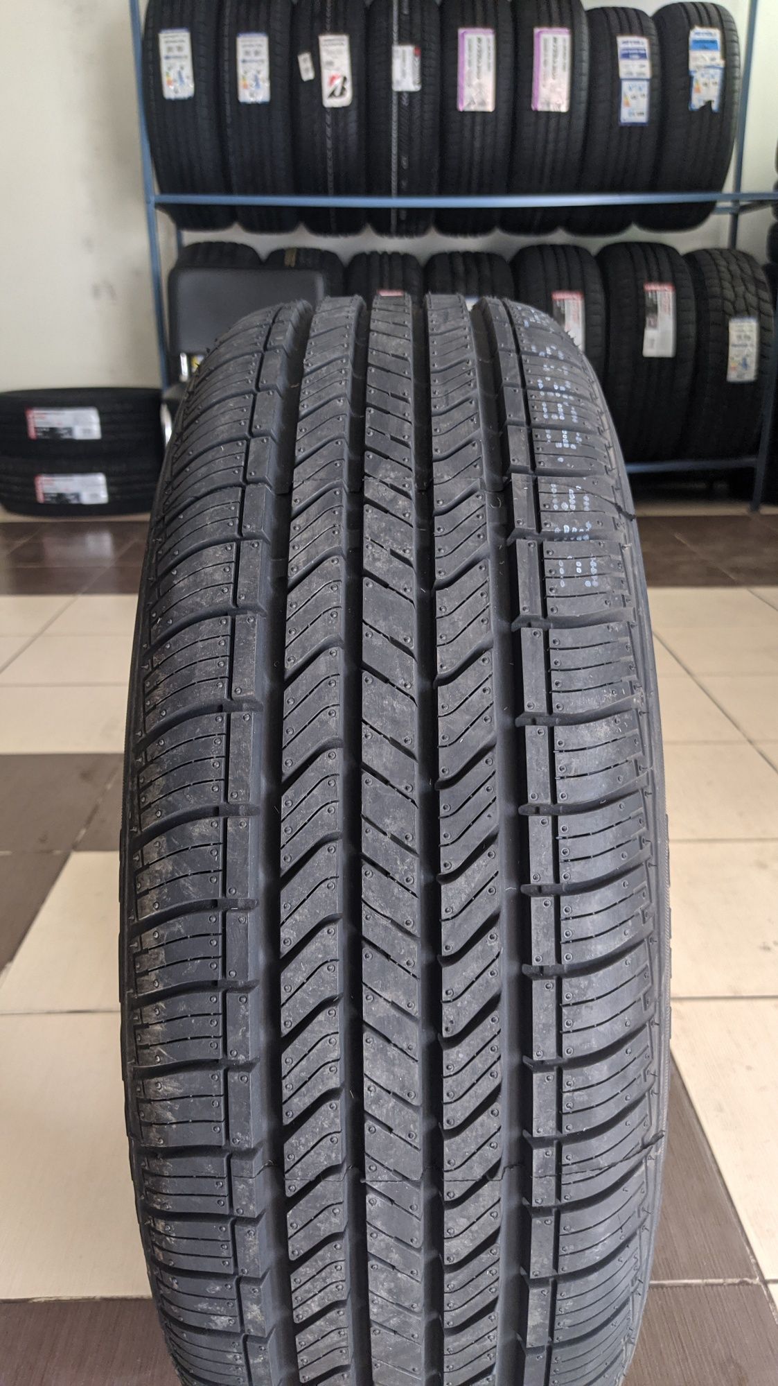 215/65R16 Sailun LS