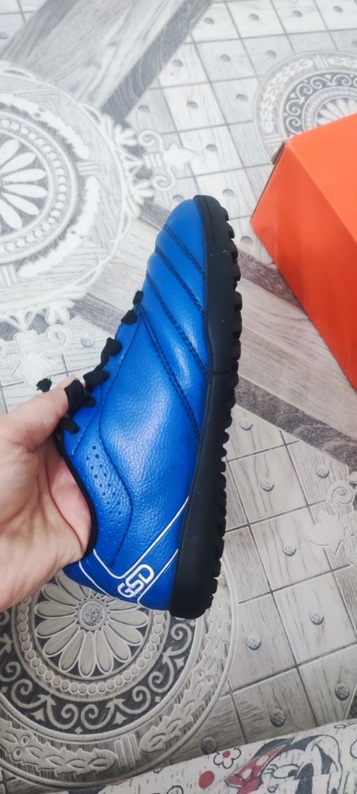 Продам бутсы на мальчика