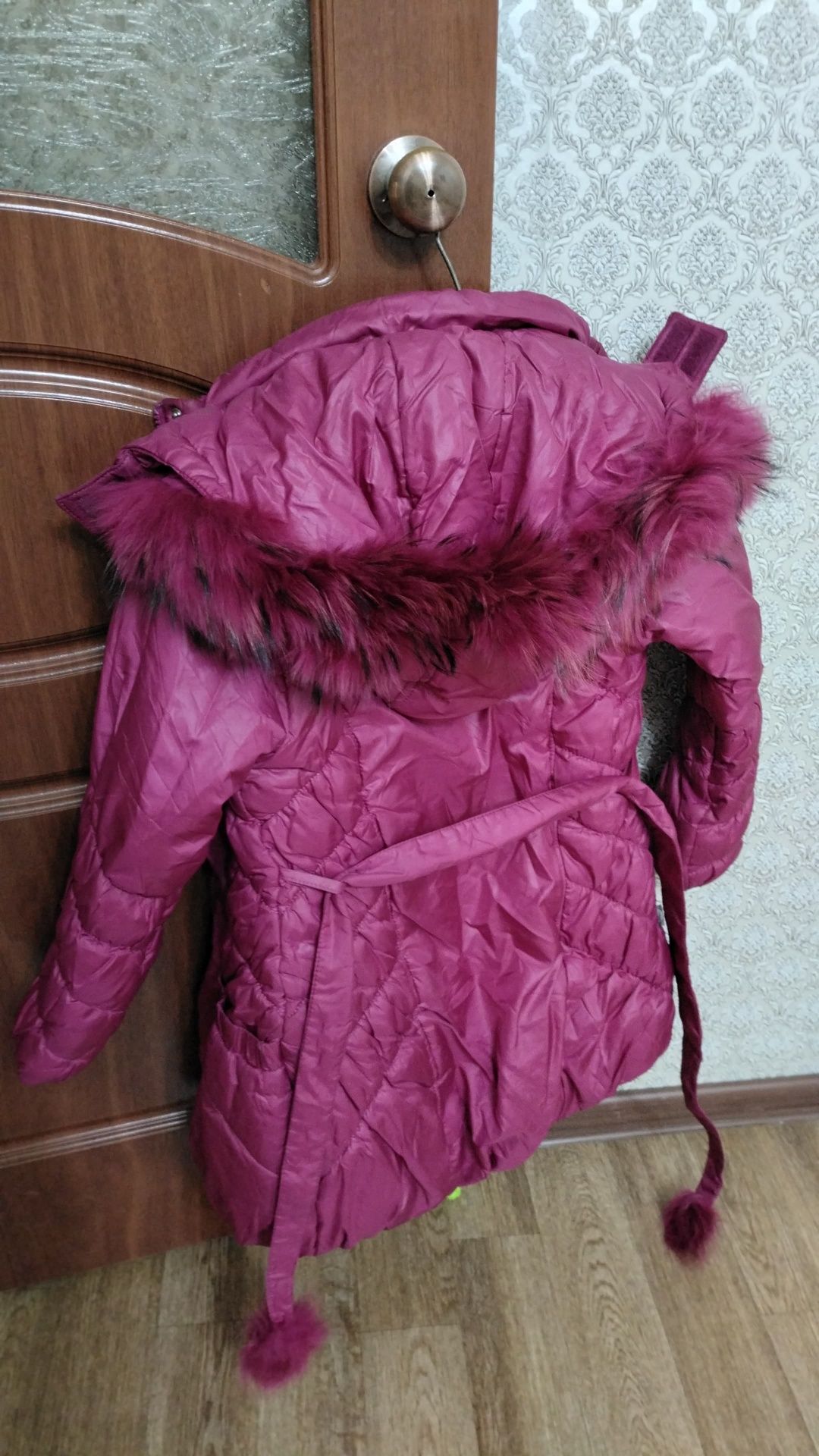 Продам куртку зимнюю для девочки