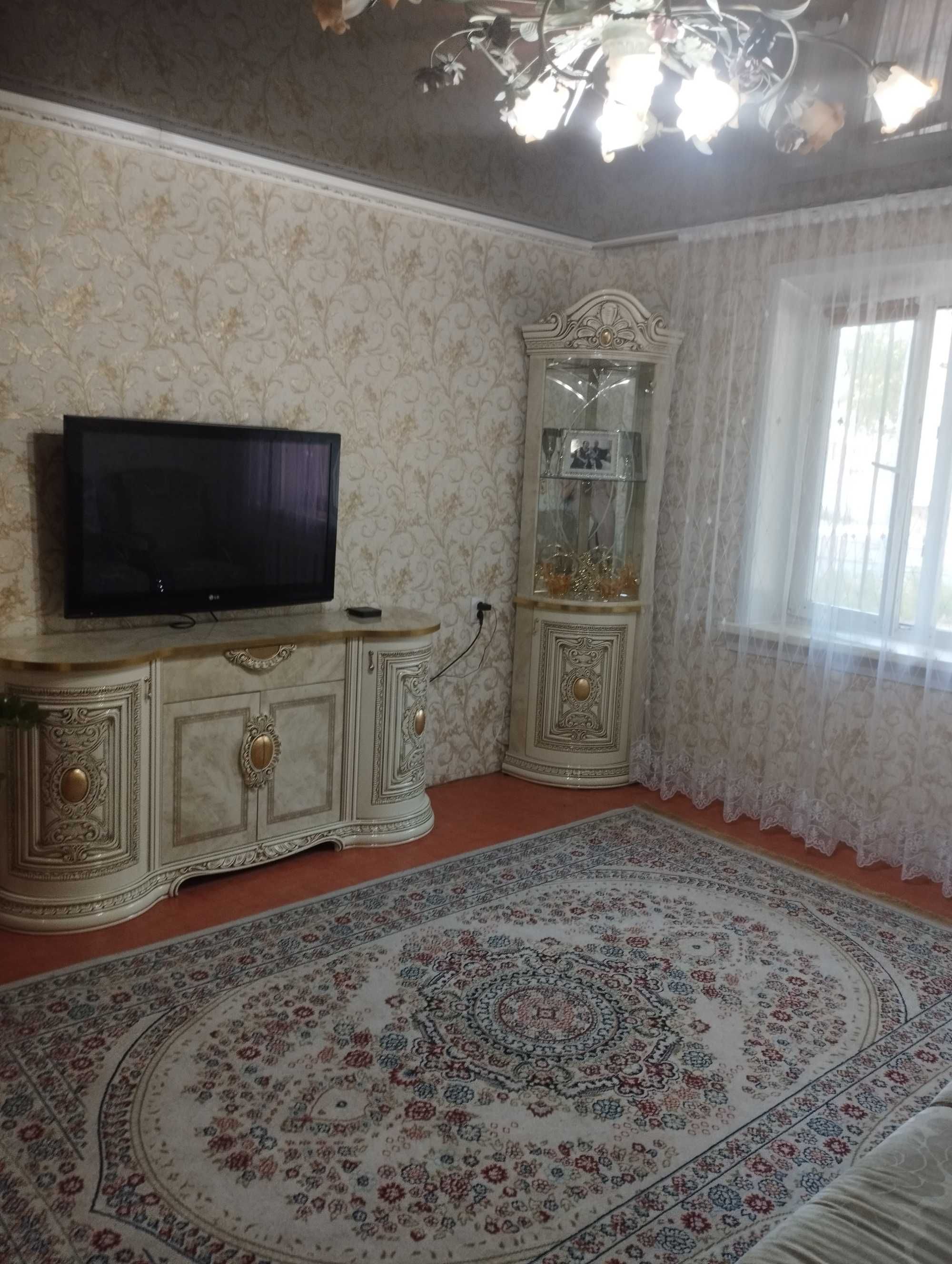 Продам 3 комнатную улучшенную в ЦЕНТРЕ.