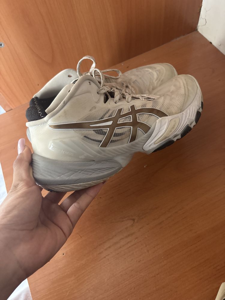 Asics б/у 40,5 размер