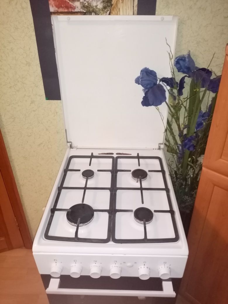 Продам газовую плиту