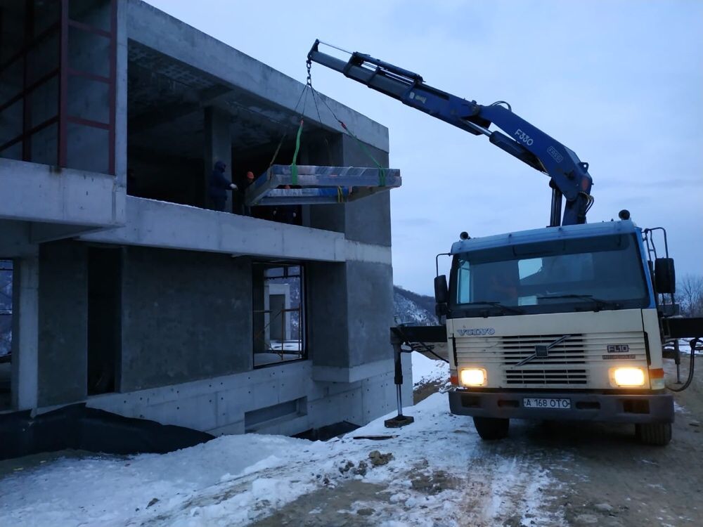 Манипуляторы, услуги манипулятора, контейнера 20-40, тралы, площадки