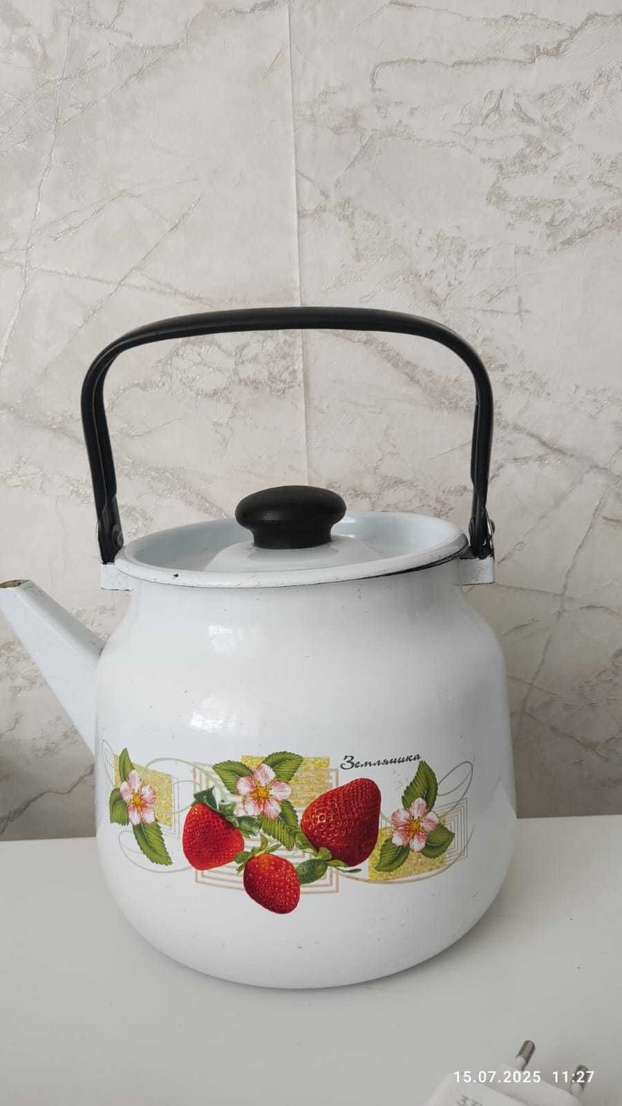 Продам чайник эмалированный