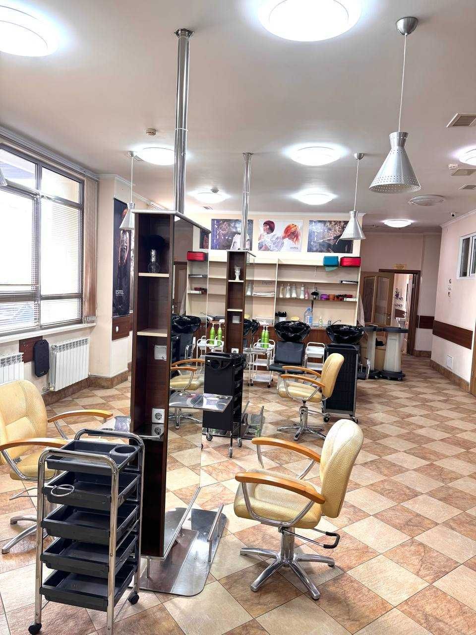 Сдам в аренду салон красоты, 320 м², г. Есик, ТРЦ «АЛМА»