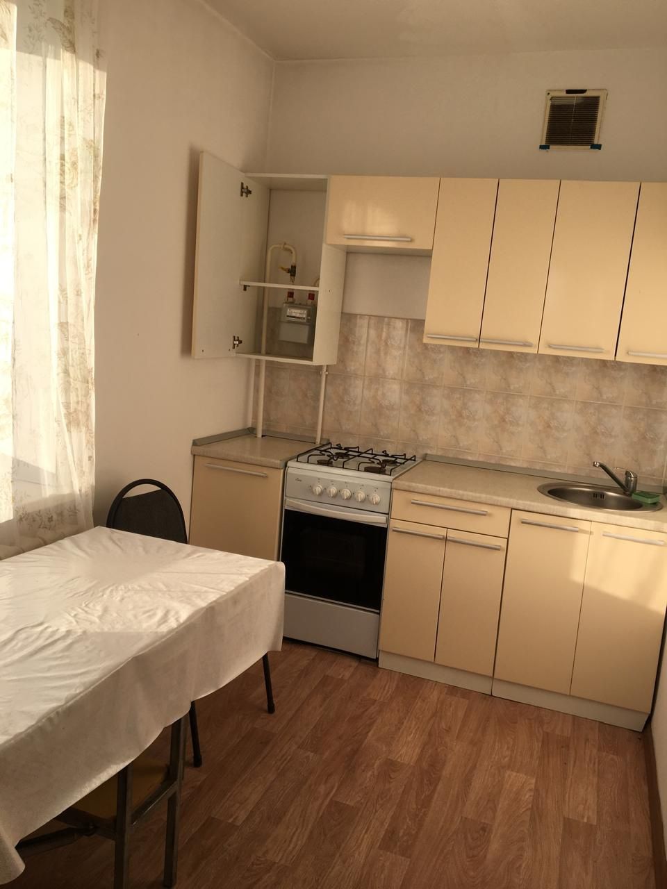 Продается 1-комнатная квартира 2015года  50кв.м.  район Береке