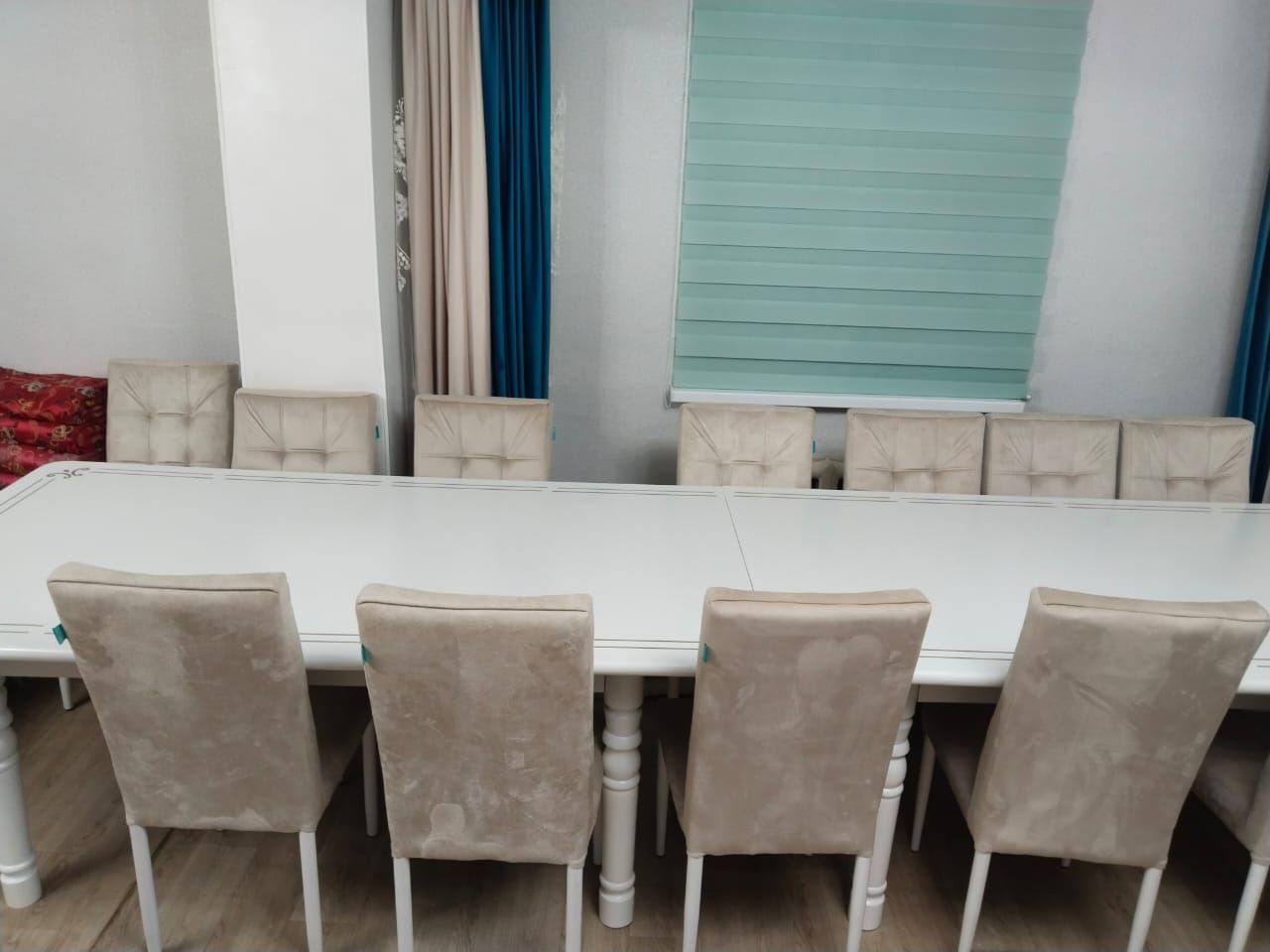Продам срочно кухонный стол и стульчики