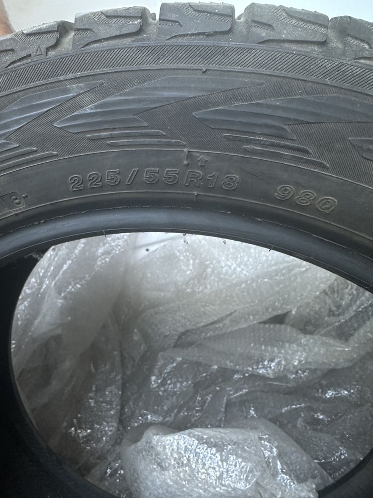 Продаю. Состояние отличная Зимние колесо 2 шт YOKOHAMA 255/55/R18