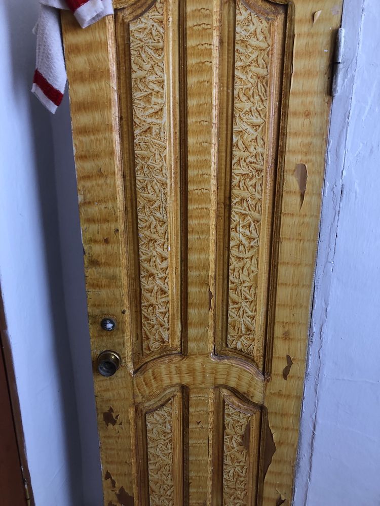 Агаш есыктер