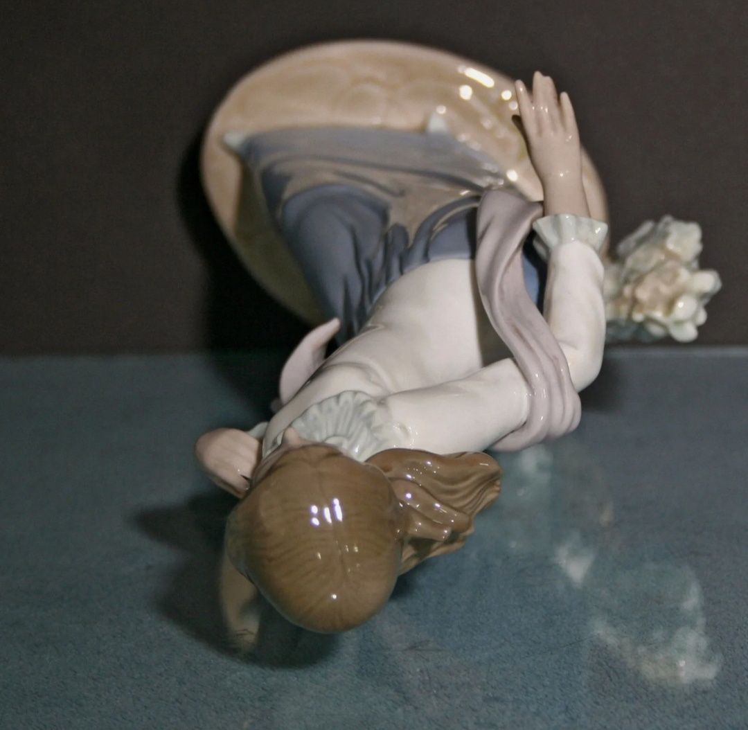 Статуэтка NAO by Lladro «Далекие мысли»