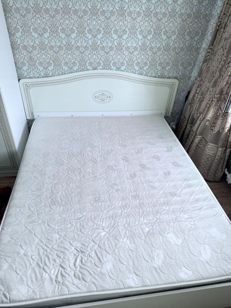 Продаю спальную гарнитуру