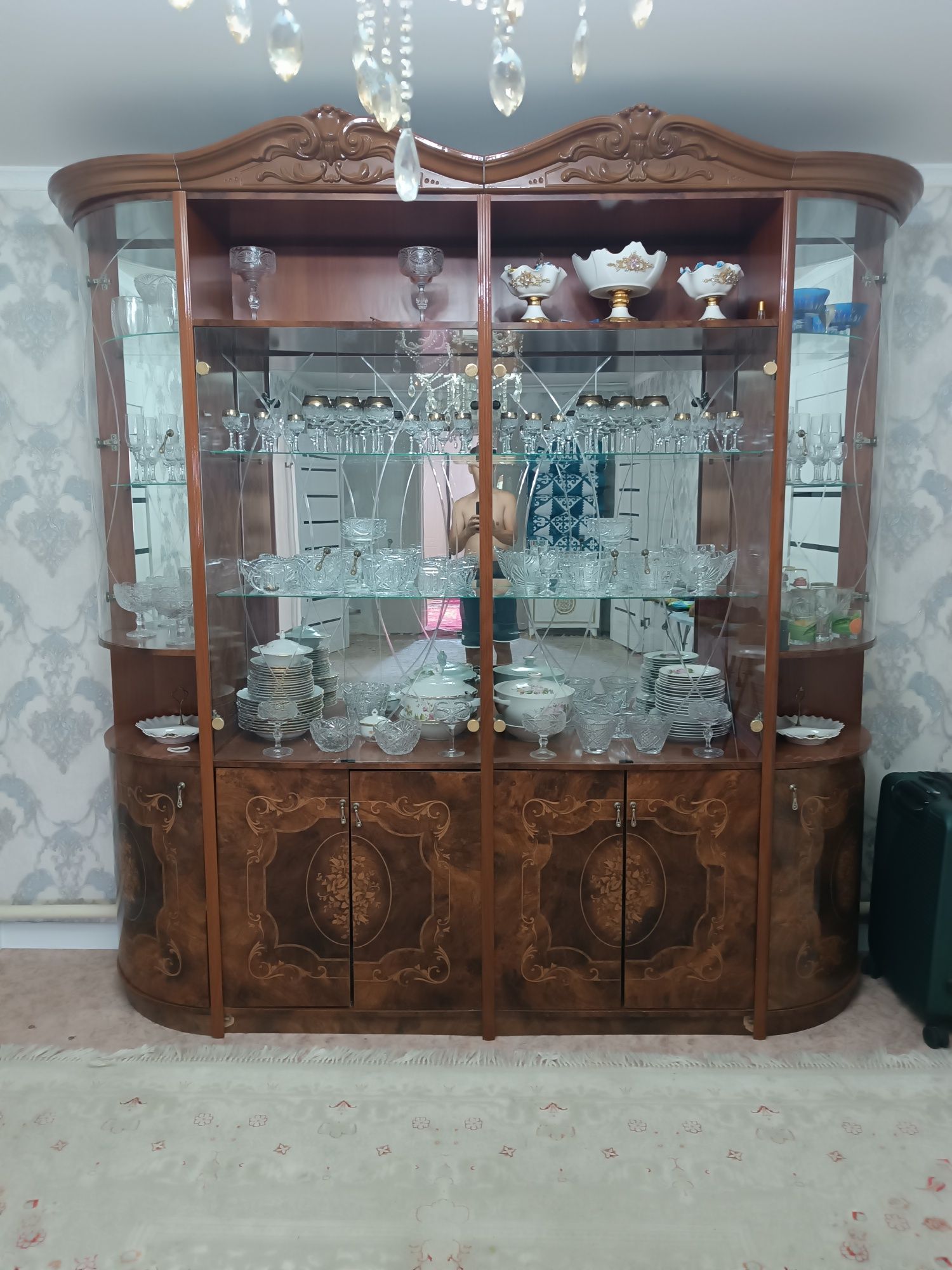 Сервант для гостиной
