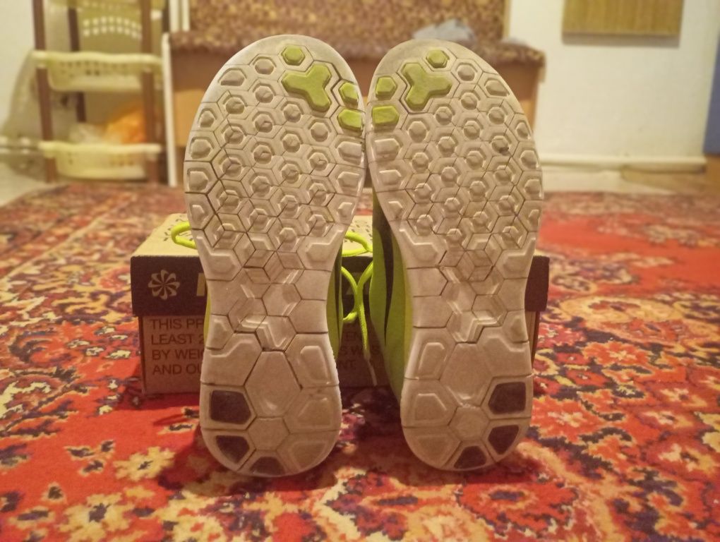 Продаю беговую кроссовку Nike free 4.0