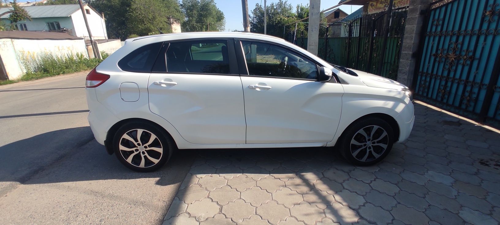 Продам LADA XREI 2017. 1.8  в хорошем состоянии