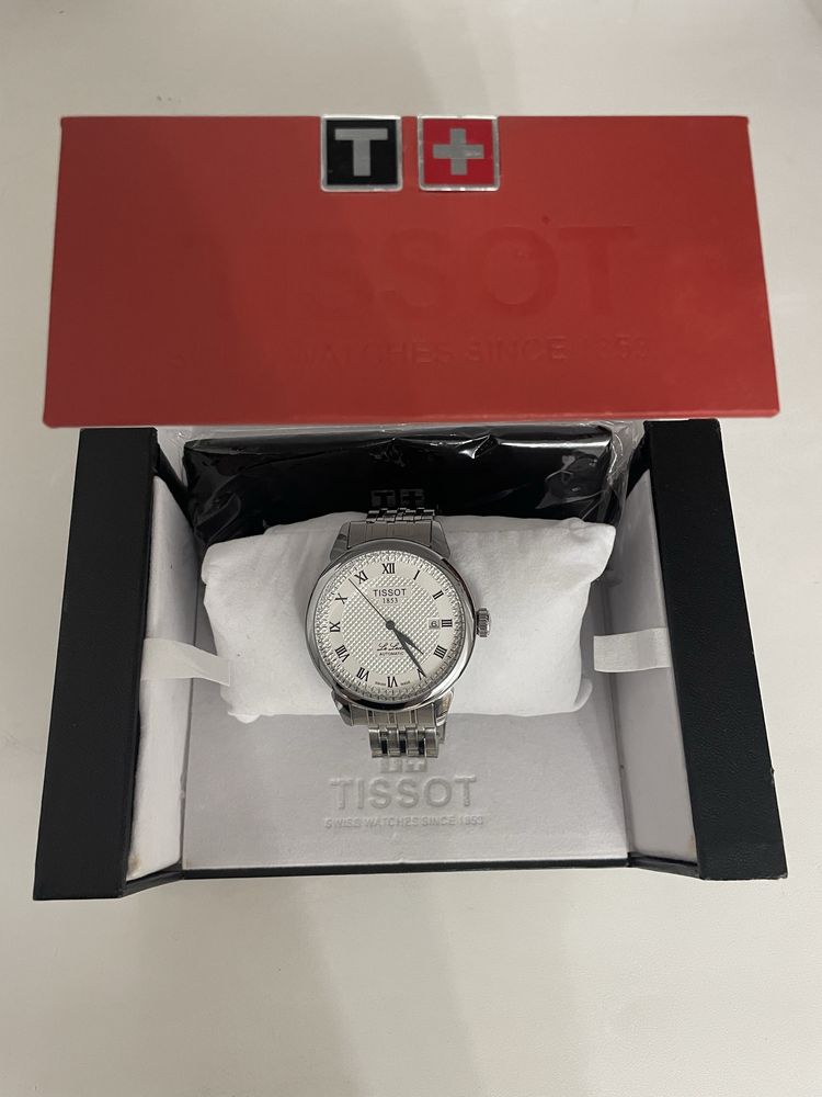 Продам мужские часы Tissot, в коробке