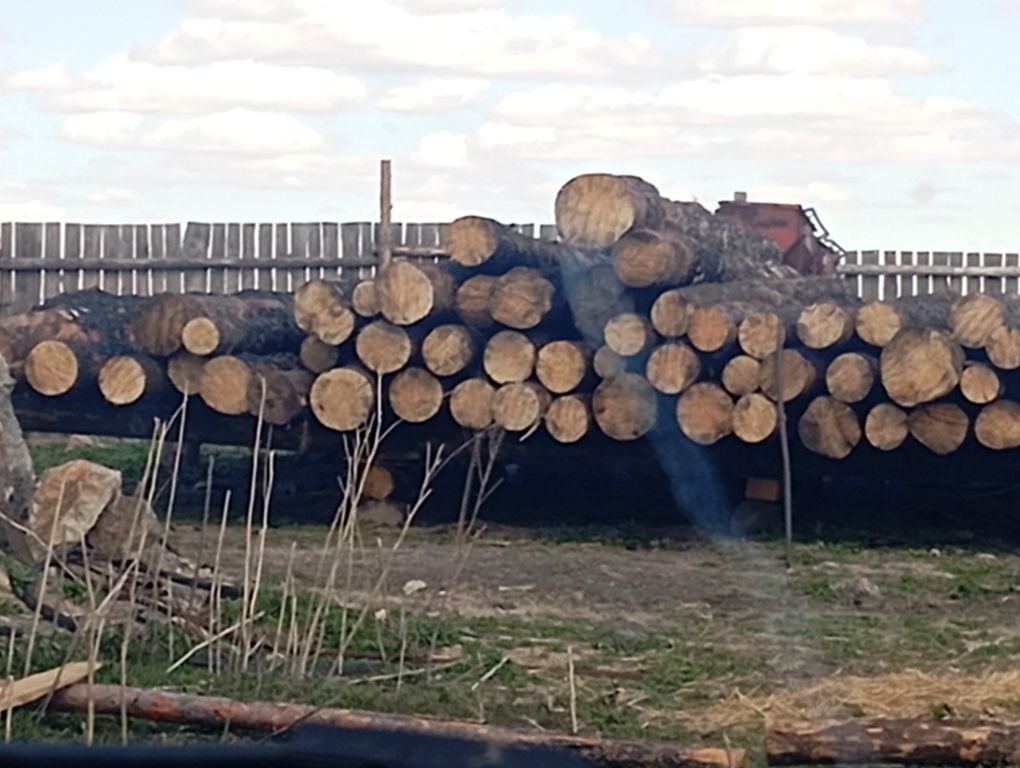 Продам доску брус и т.д . 6 метров цена договорная возможно доставка .