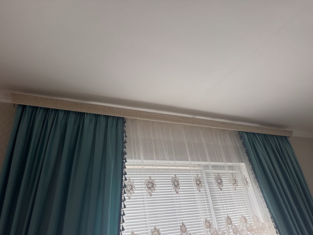 Карниз бежевого цвета