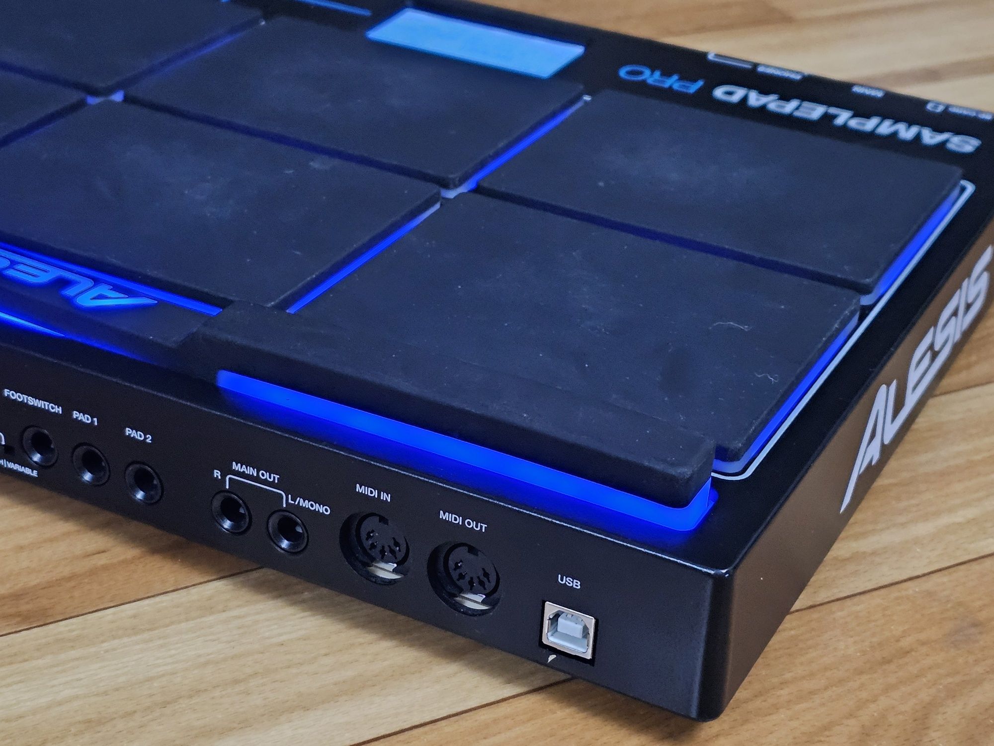 Барабанный миди-контроллер ALESIS SAMPLEPAD PRO