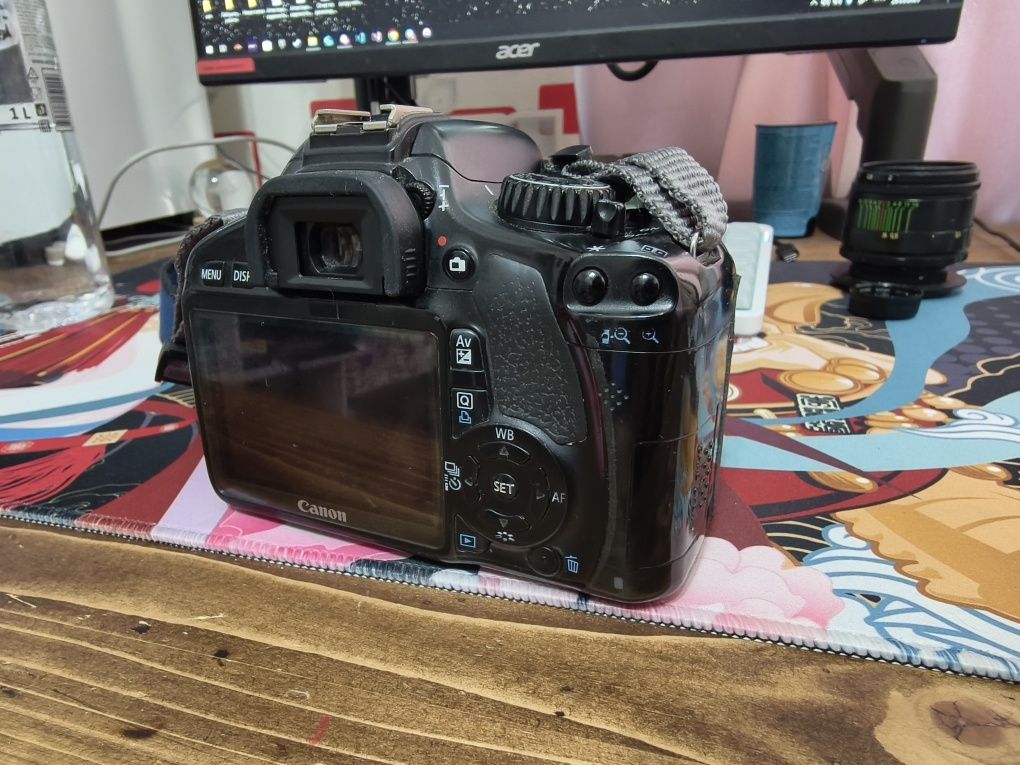 Зеркальный фотоаппарат Canon 550D