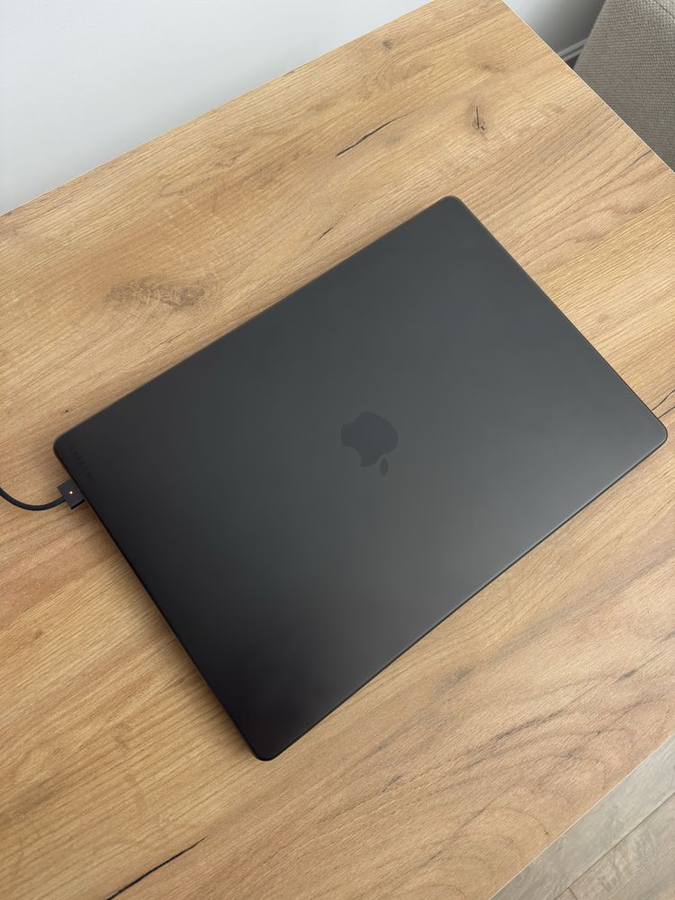 Macbook Pro 16 (20 циклов) M3 Max 40 GPU 48gb Ram 1tb SSD