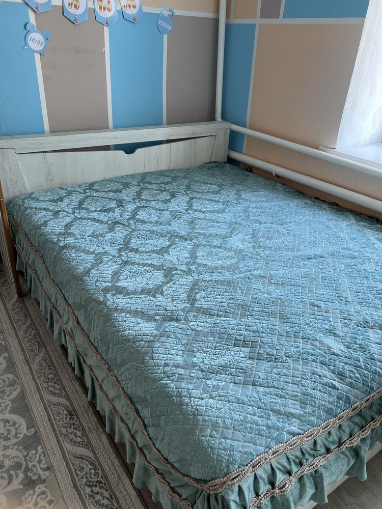 Продам кровать с матрасом