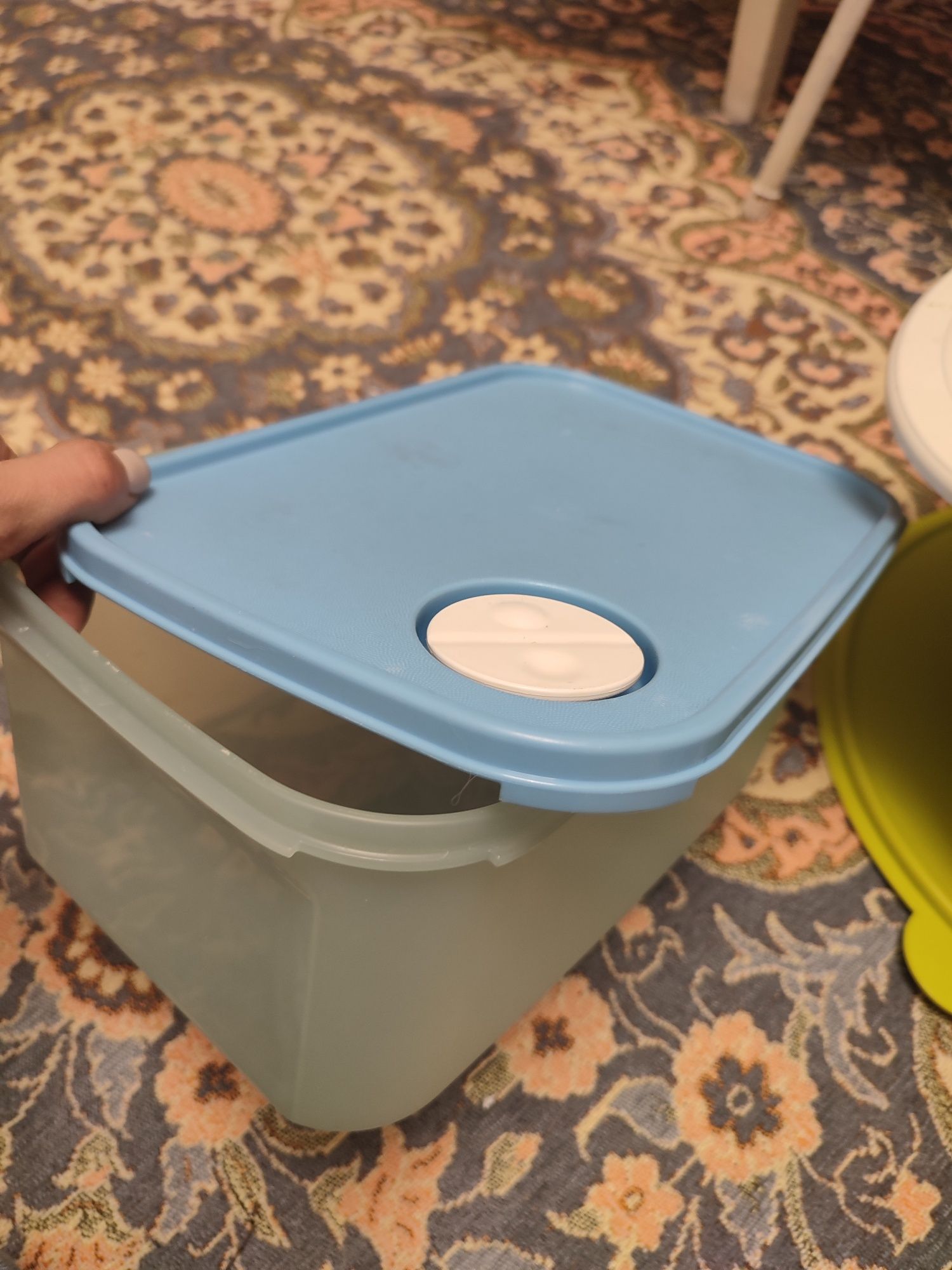 Посуда Tupperware,