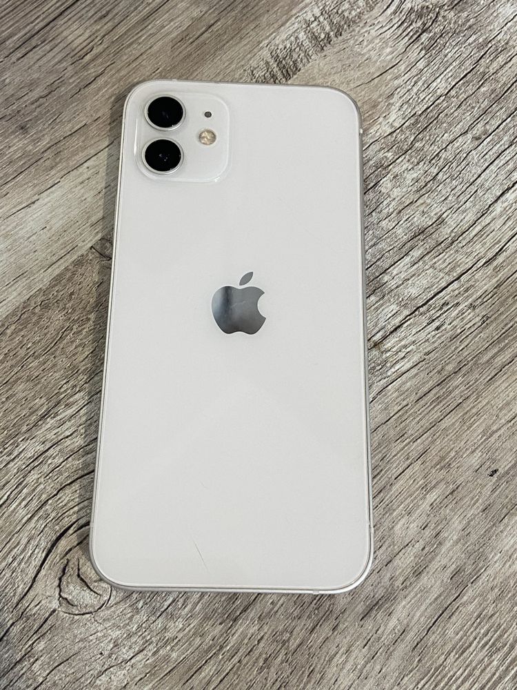 Iphone 12 , в хорошем состоянии